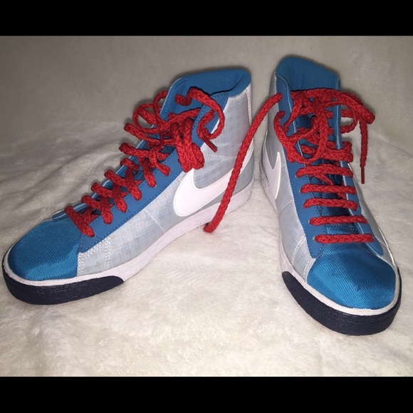 💸SALE!!!💵 NIKEs🆕👟 limited🌷 - Picture 3 of 4